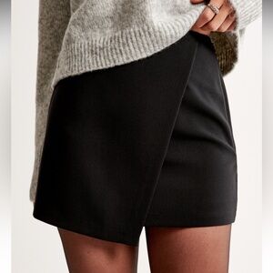 Abercrombie scarlet wrap mini skort black medium NWOT